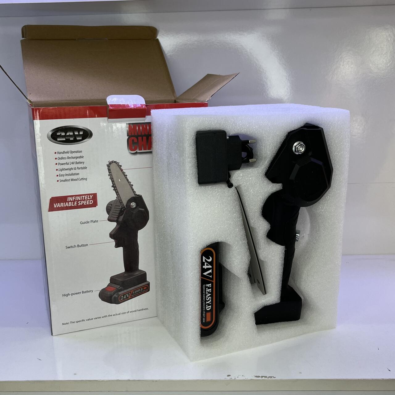 Mini Motosierra Eléctrica de Mão – Potencia Portátil para Cortes Precisos